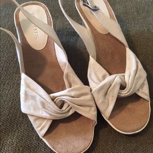 New and unworn Aerosoles Canvas Sandals